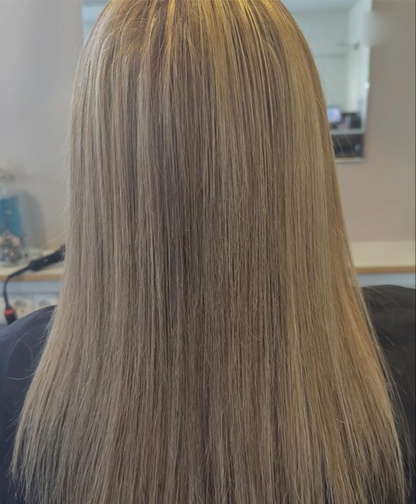 Nachher: kühles, gleichmäßiges Blond mit Glanz